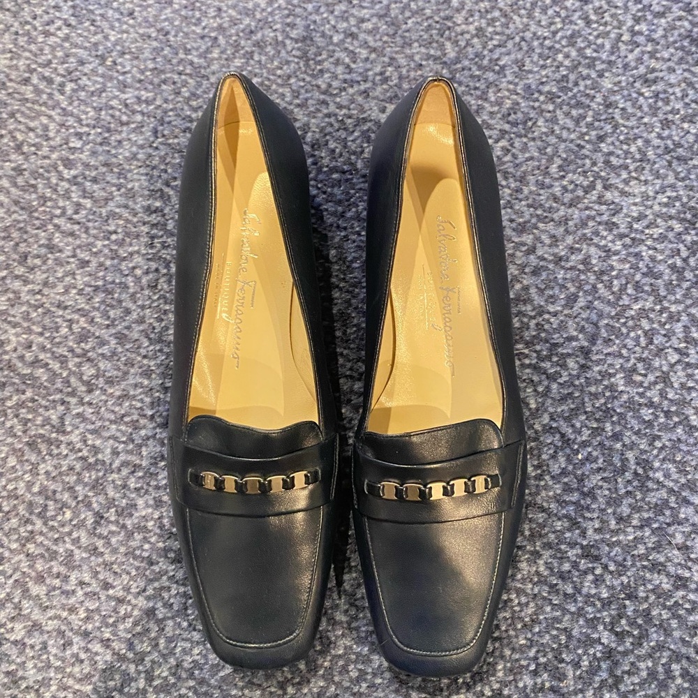 NEVER BEEN WORN VINTAGE FERRAGAMO